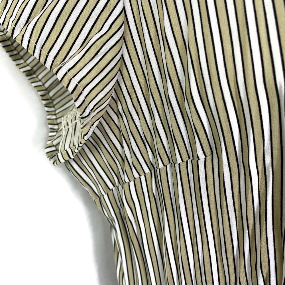 East 5th Petites Tan & Black Pinstripe Short Sleeve Shirt Medium - Picture 6 of 6